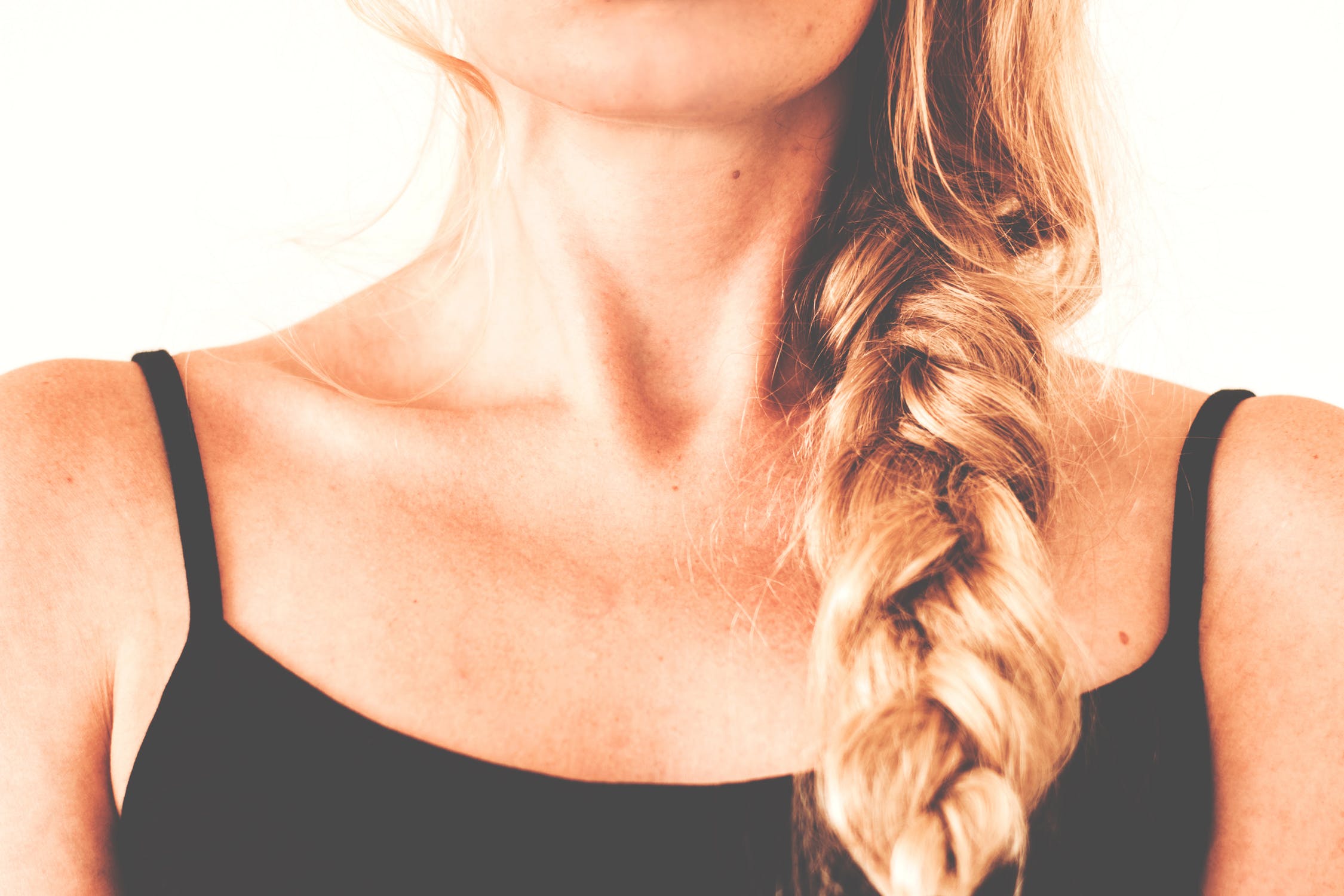 Read more about the article 7 Tips for Making Your Aging Neck Look Younger