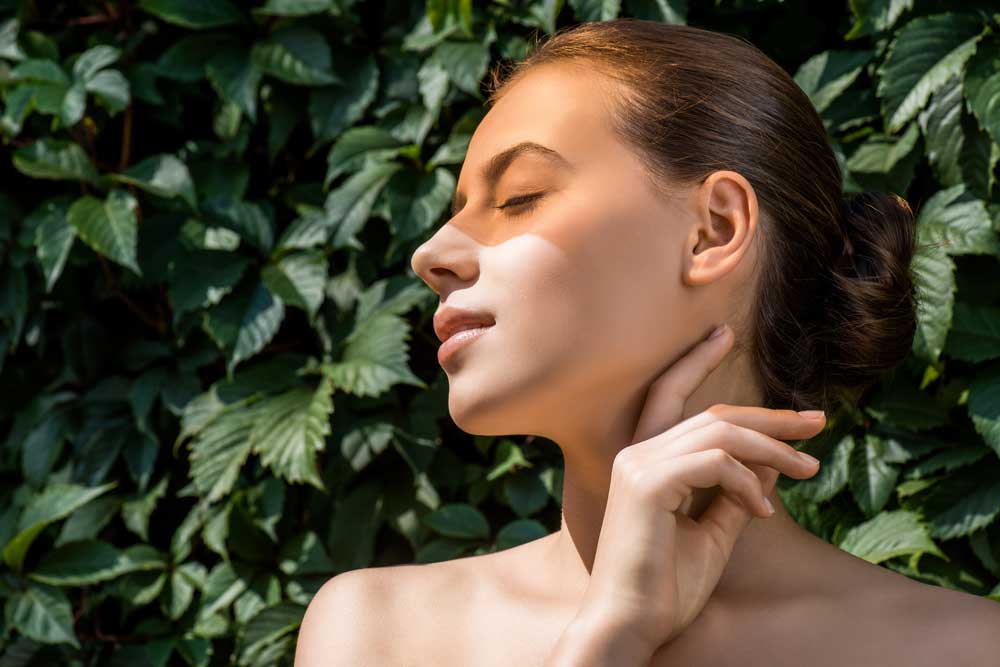 Read more about the article Deciding Between a Facelift and a Thread Lift? Here’s What You Need to Know