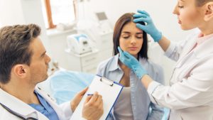 Read more about the article How To Choose Between Cosmetic Surgeons: A Guide