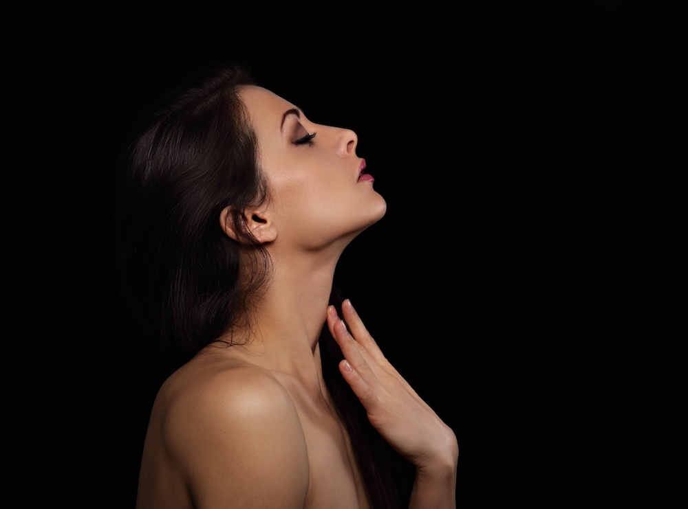 Read more about the article How to Maintain a Defined Jawline Through the Years